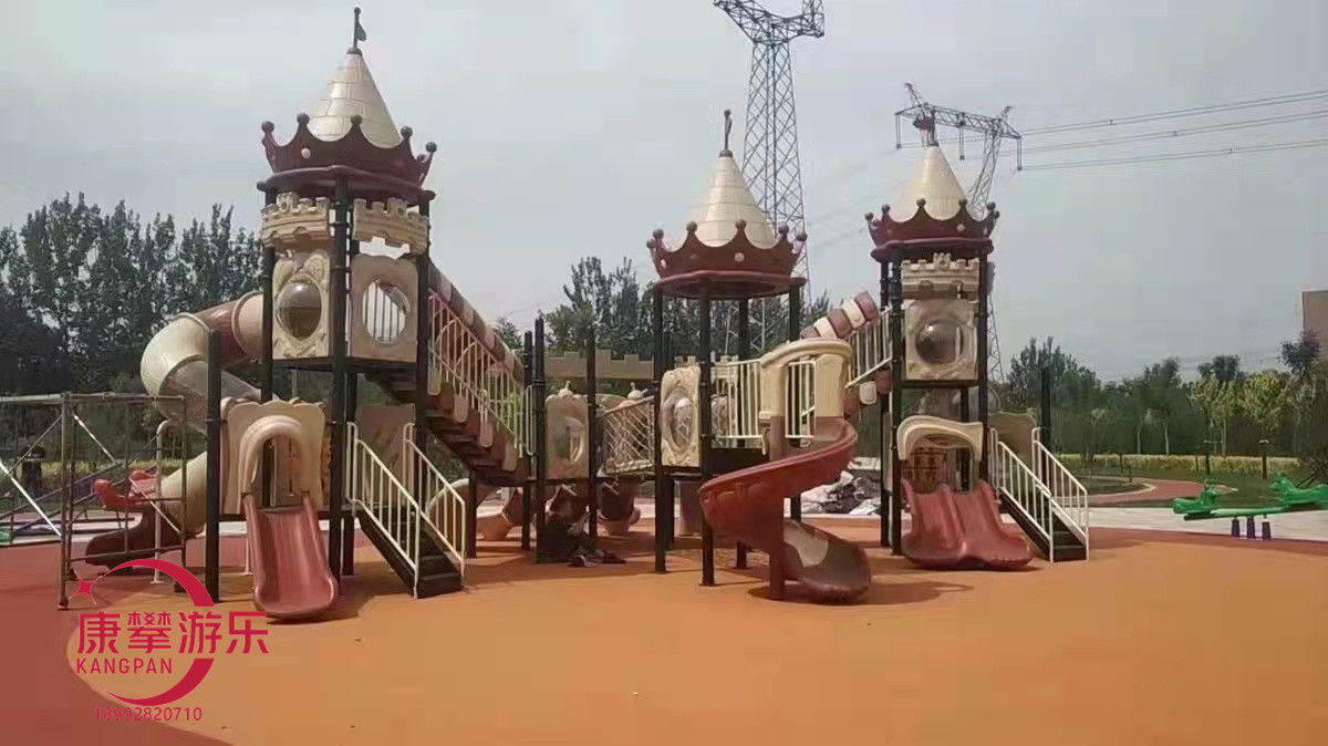 户外滑梯