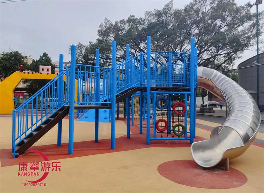 半透明不锈钢滑梯