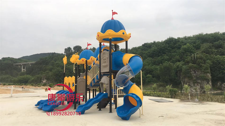 塑料滑梯
