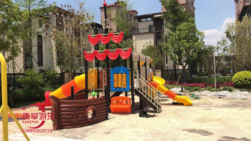 儿童滑梯