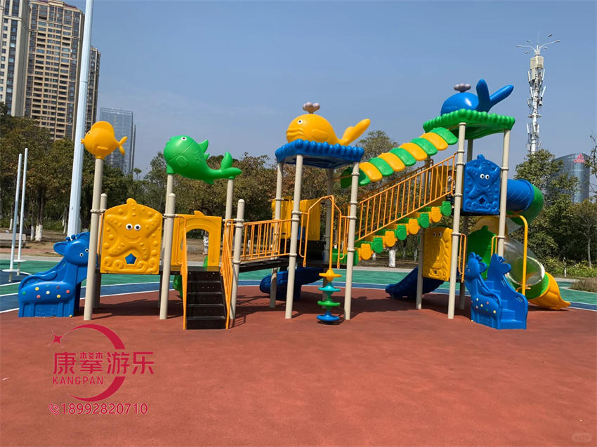 儿童游乐设施滑梯