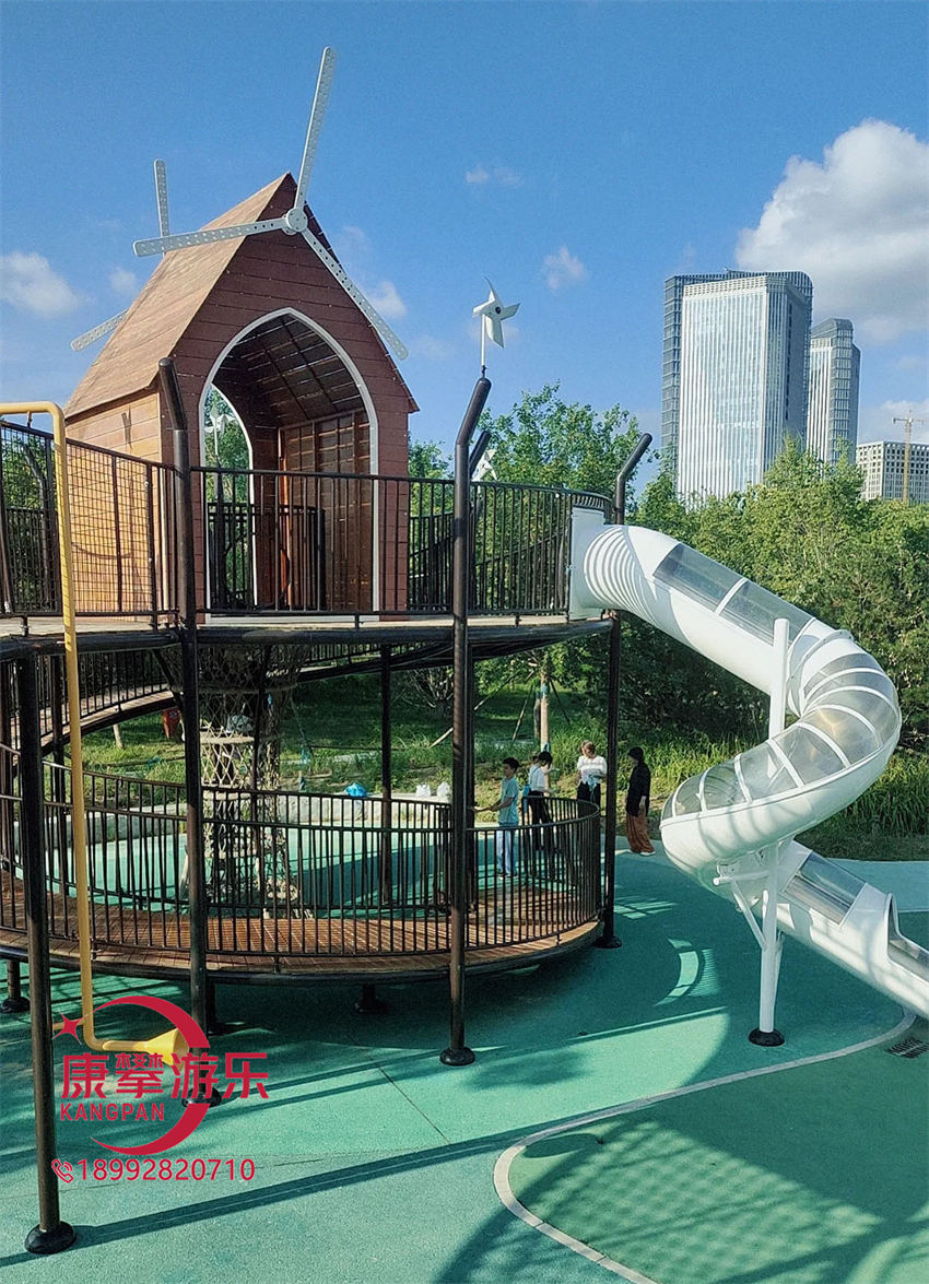 树屋造型滑梯