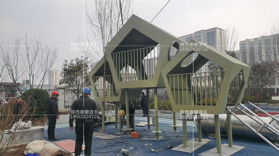 长颈鹿滑梯