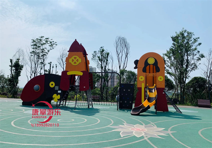 PE滑梯