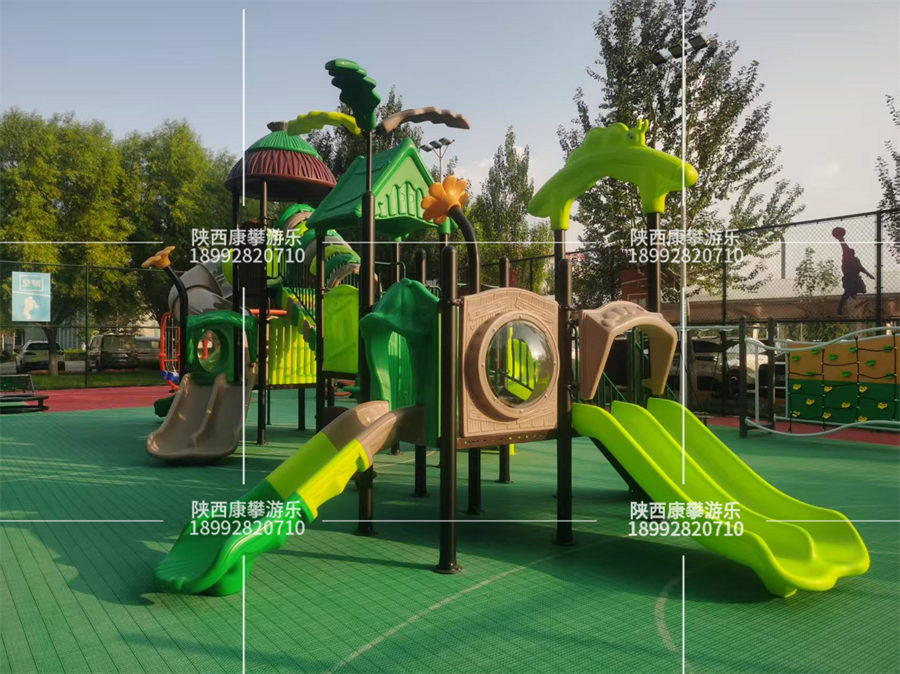 榆木小区儿童塑料滑梯